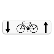 M4 onderbord:  fietsers mogen in twee richtingen - KM4REEKS